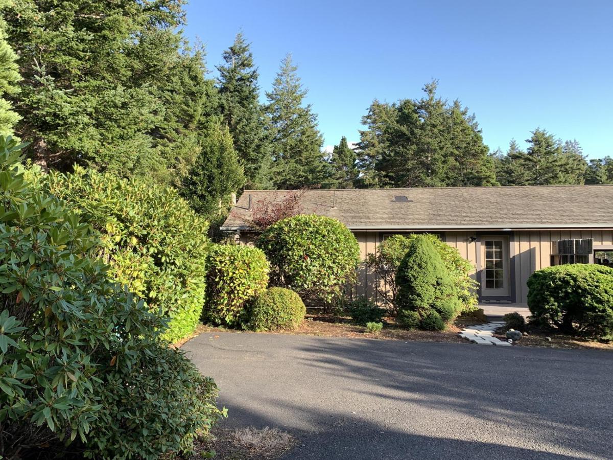 The Redwood Guesthouse At The Floras Lake Getaway Langlois Exterior photo