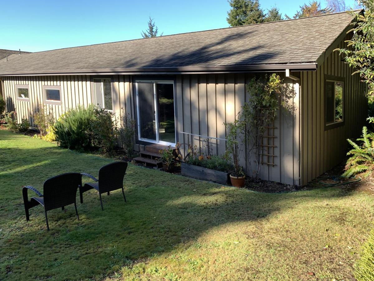 The Redwood Guesthouse At The Floras Lake Getaway Langlois Exterior photo