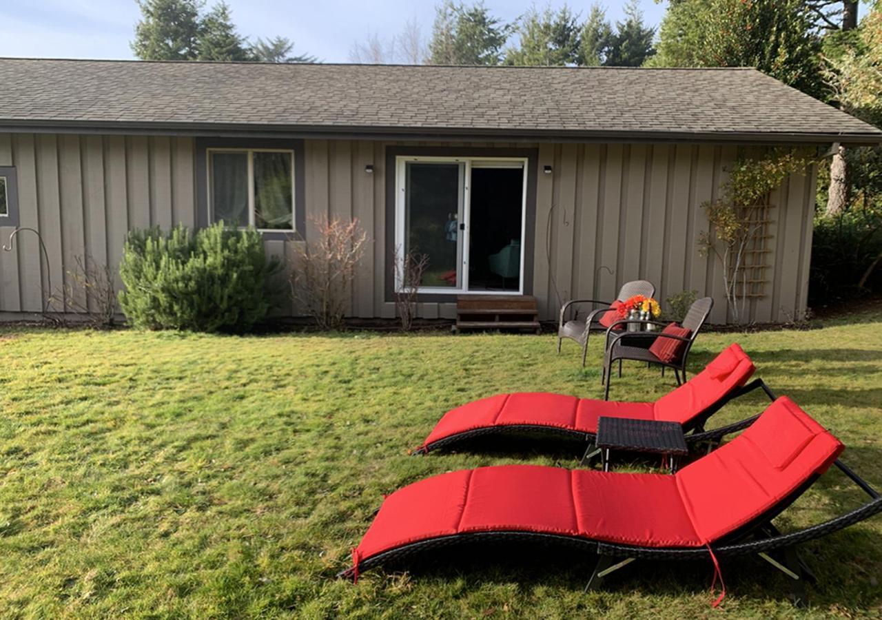 The Redwood Guesthouse At The Floras Lake Getaway Langlois Exterior photo