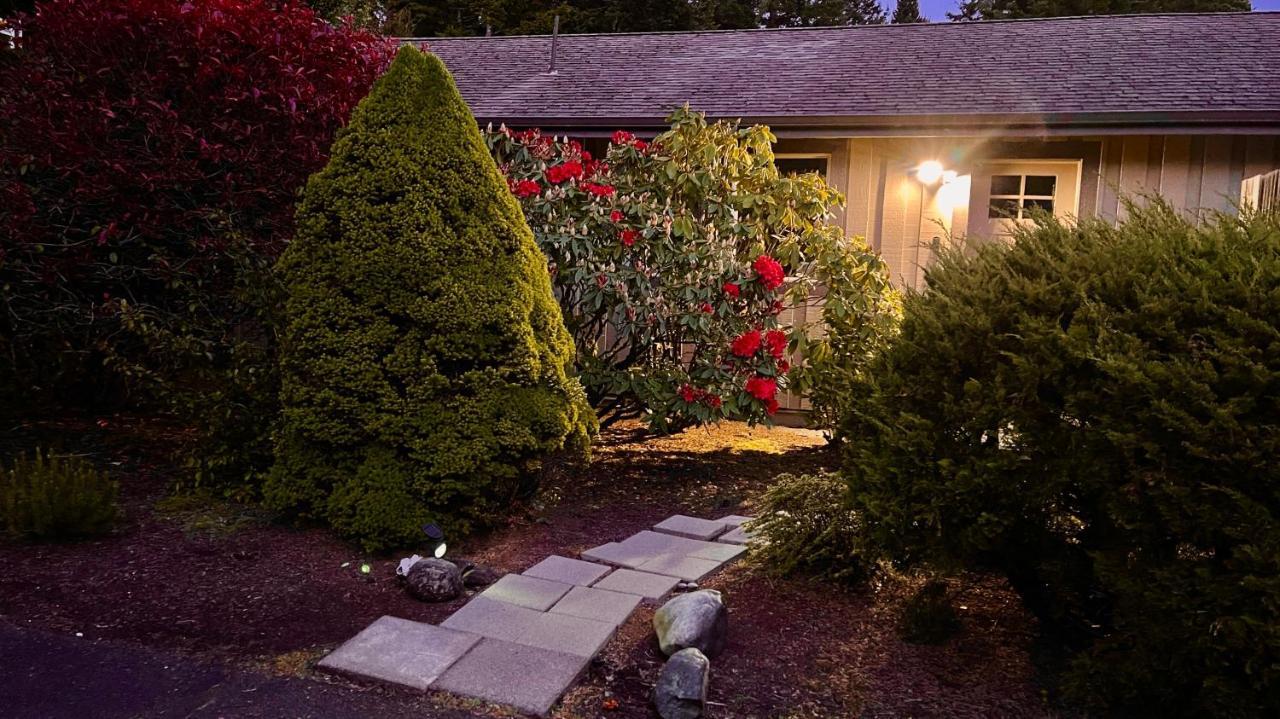 The Redwood Guesthouse At The Floras Lake Getaway Langlois Exterior photo