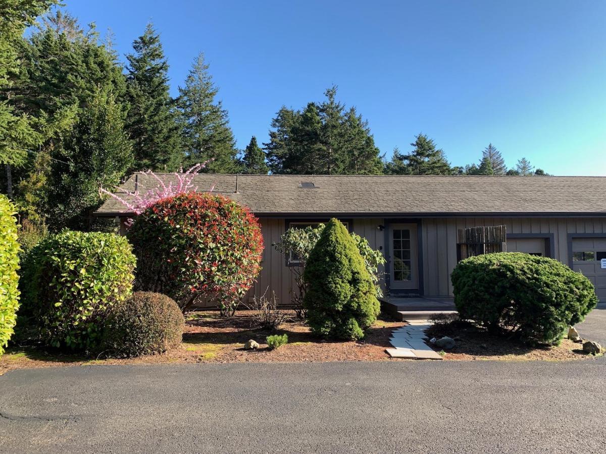 The Redwood Guesthouse At The Floras Lake Getaway Langlois Exterior photo