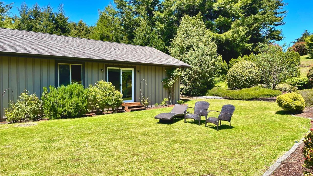 The Redwood Guesthouse At The Floras Lake Getaway Langlois Exterior photo