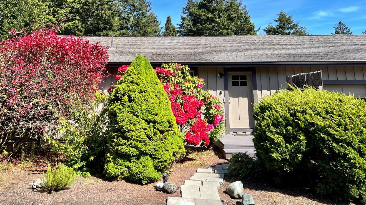 The Redwood Guesthouse At The Floras Lake Getaway Langlois Exterior photo